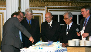 Cutting the anniversary cake. From left to right: Tim Berners-Lee, Jim Bell, Bob Metcalfe, Michel Cosnard, Nobuo Saito and Steve Bratt.