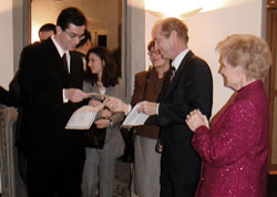 Ronald de Wolf (left) receives the Cor Baayen Award from ERCIM President Gerard van Oortmerssen. On the right is Erna Hennicot-Schoepges, Luxembourg Minister for Culture, Higher Education and Research, who welcomed the participants to the ERCIM meetings in Luxembourg.